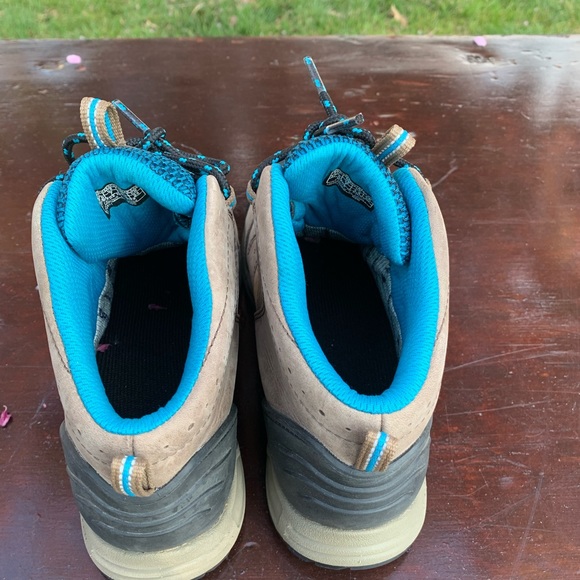 !!SOLD!! WOMEN’S KEEN HIKING BOOTS (SIZE 7) - Picture 3 of 6